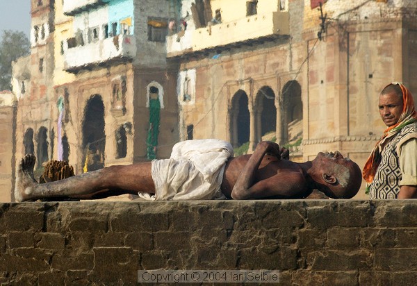This old man lies meditating near the cremation fire. Is he a flesh-eating Agori or a simple ascetic looking for purity far from the world of the living?