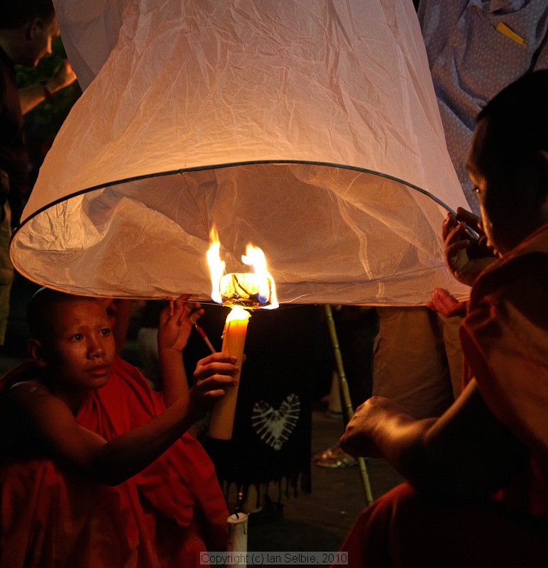 Loi Krathong (Floating Lantern) Festival, Chiangmai, Thailand
