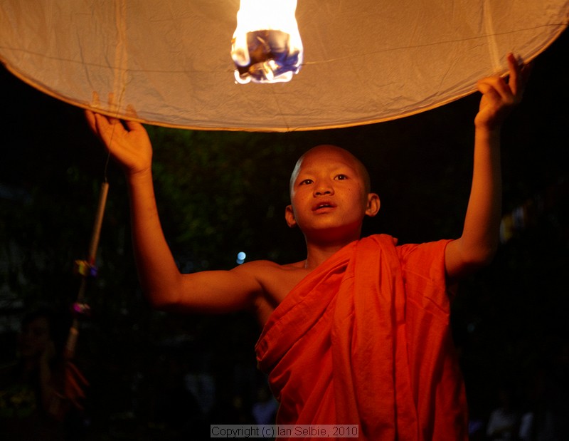 Loi Krathong (Floating Lantern) Festival, Chiangmai, Thailand
