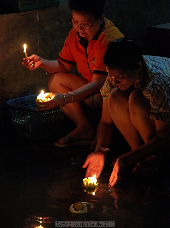 Loi Krathong (Floating Lantern) Festival, Chiangmai, Thailand