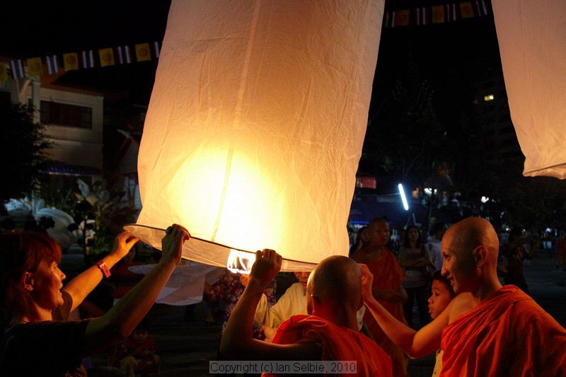 Loi Krathong (Floating Lantern) Festival, Chiangmai, Thailand